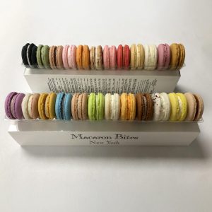 Macaron and Macaroon Gift Box - 24 Pack | Assorted French Macarons